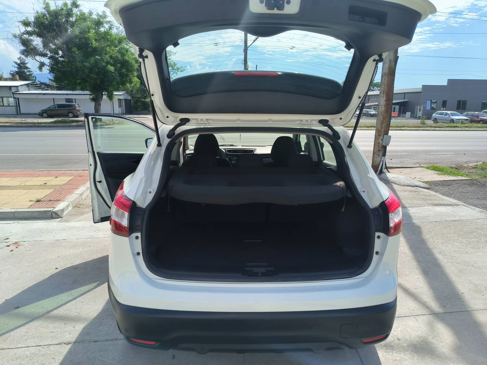 Nissan Qashqai 1.5d-6sk-Euro-6B, снимка 11 - Автомобили и джипове - 55022748