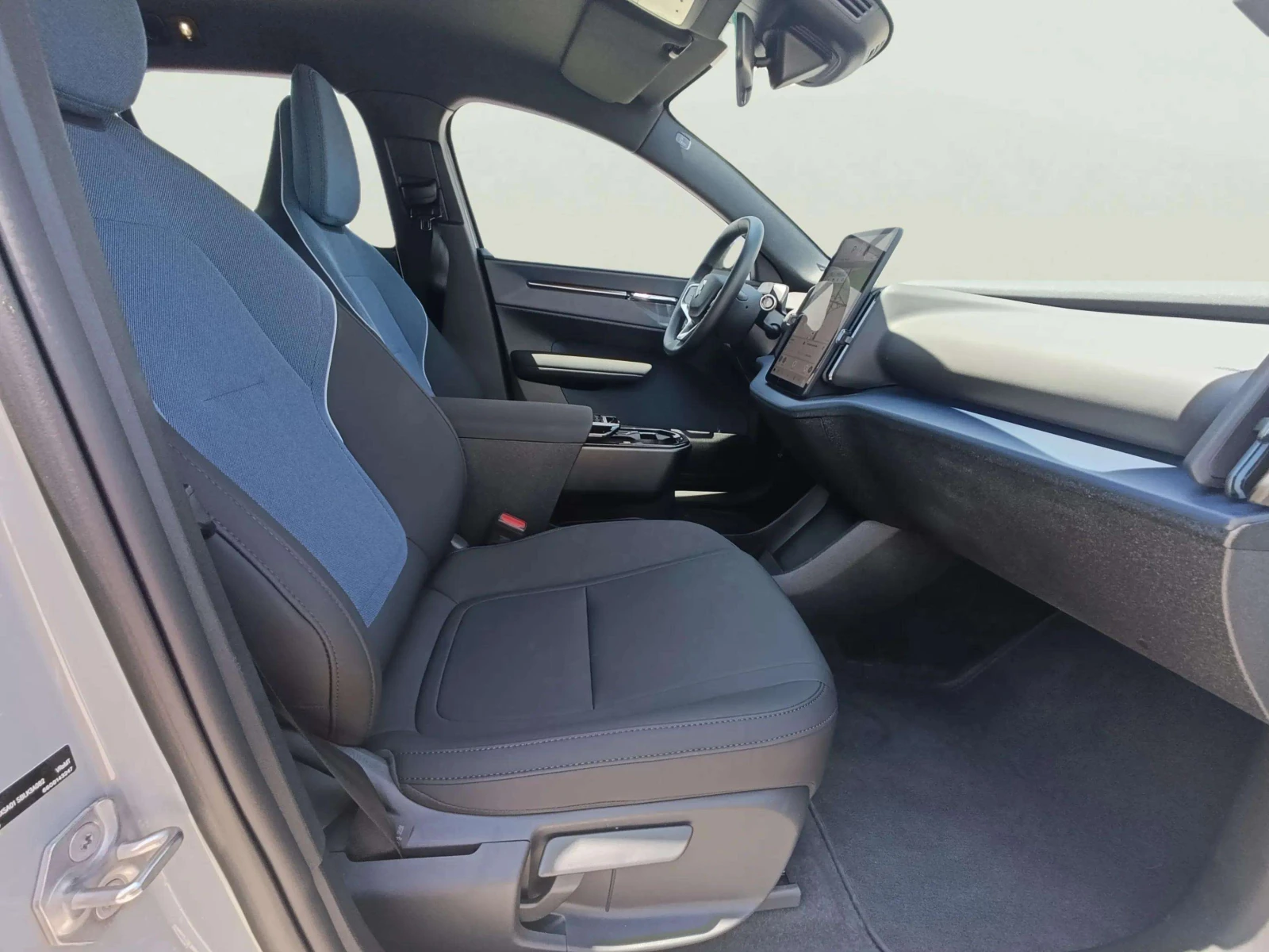 Volvo EX30 single motor, снимка 9 - Автомобили и джипове - 55327940