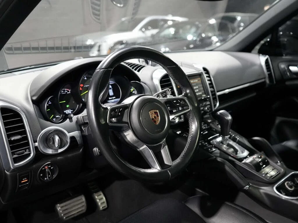 Porsche Cayenne E-HYBRID| BOSE| ОБДУХ| MATRIX| ПАНО| 360, снимка 8 - Автомобили и джипове - 55887292