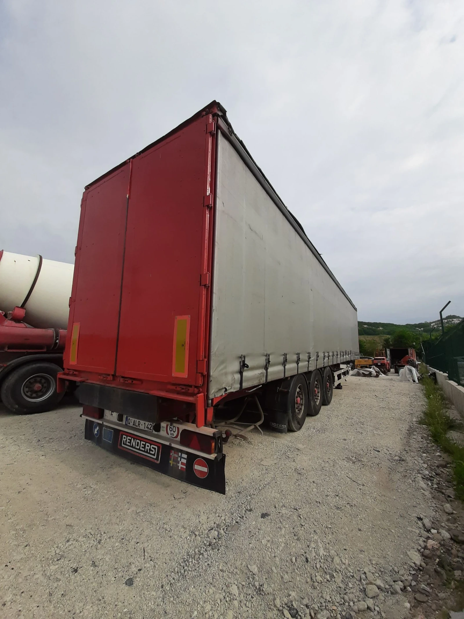   Renders | Mobile.bg   7