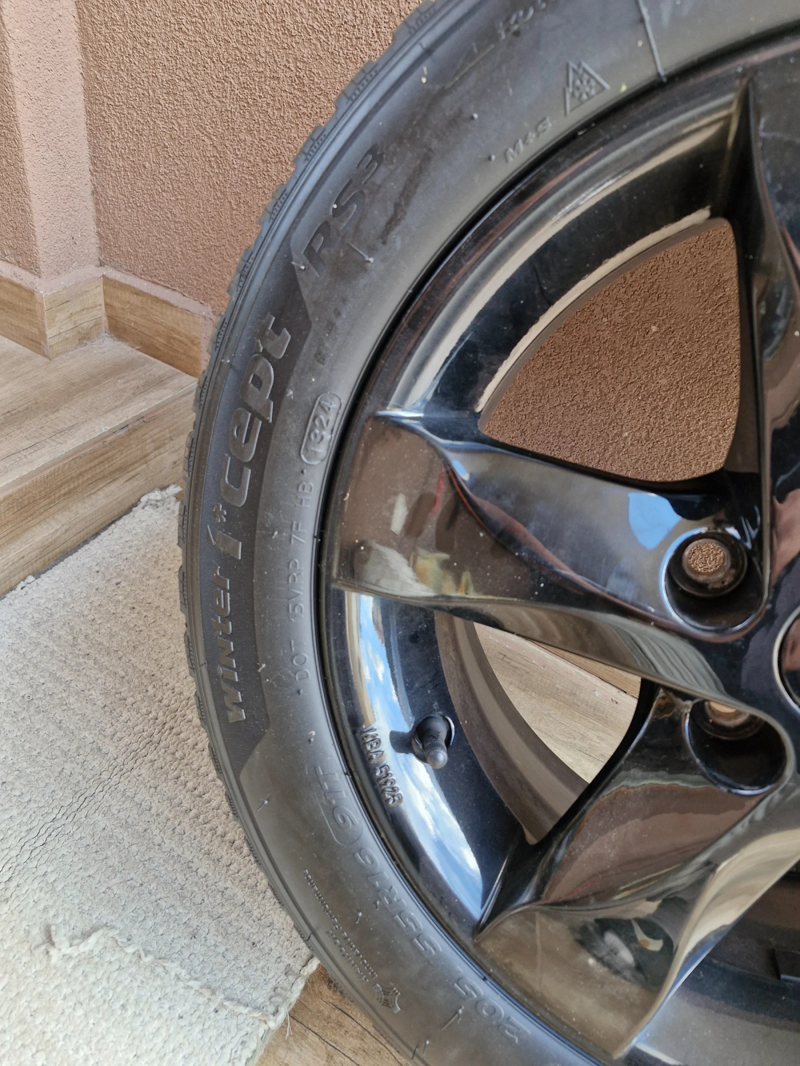 Гуми с джанти Hankook 205/55R16, снимка 2 - Гуми и джанти - 56232406