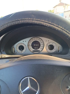 Mercedes-Benz E 320, снимка 5