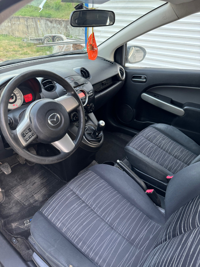 Mazda 2 1.4 Klima, снимка 8 - Автомобили и джипове - 46614156