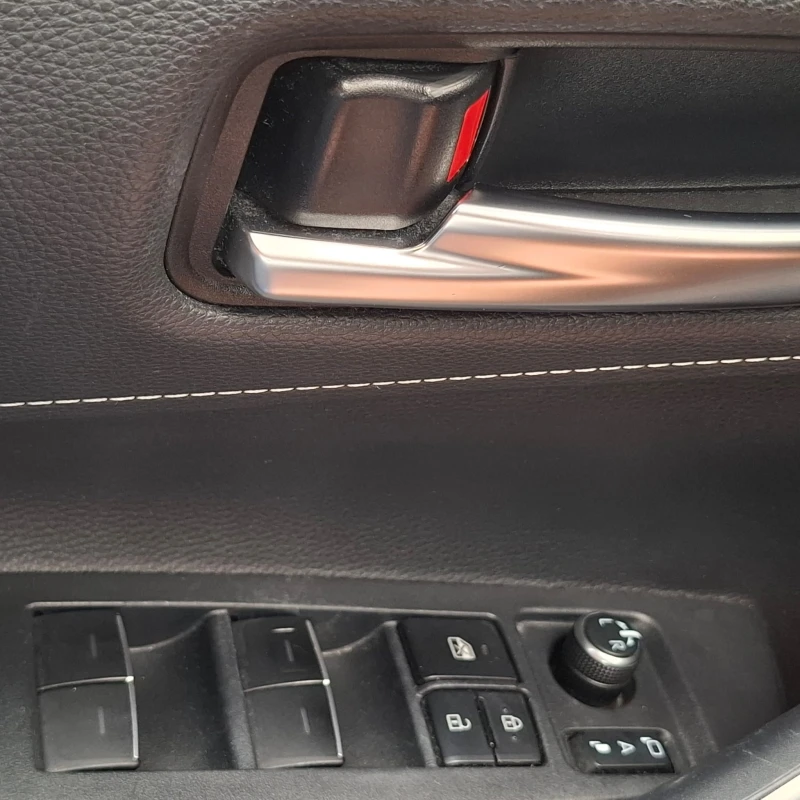 Toyota Corolla TOURING SPORTS 1.8 HYBRID   LUXURY , снимка 14 - Автомобили и джипове - 52590387