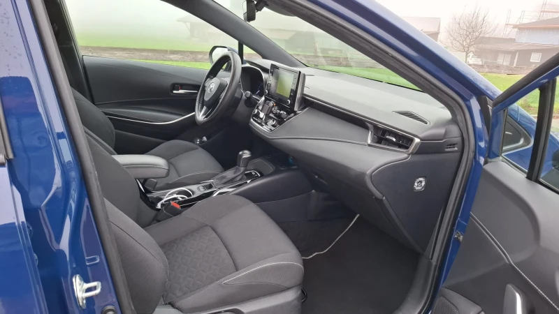 Toyota Corolla TOURING SPORTS 1.8 HYBRID   LUXURY , снимка 11 - Автомобили и джипове - 52590387