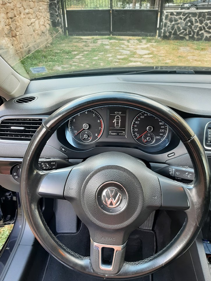 VW Jetta, снимка 7 - Автомобили и джипове - 46316898