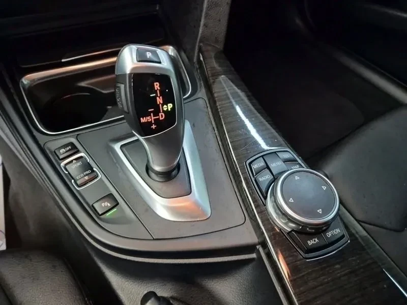 BMW 320 xDrive, снимка 9 - Автомобили и джипове - 53702862