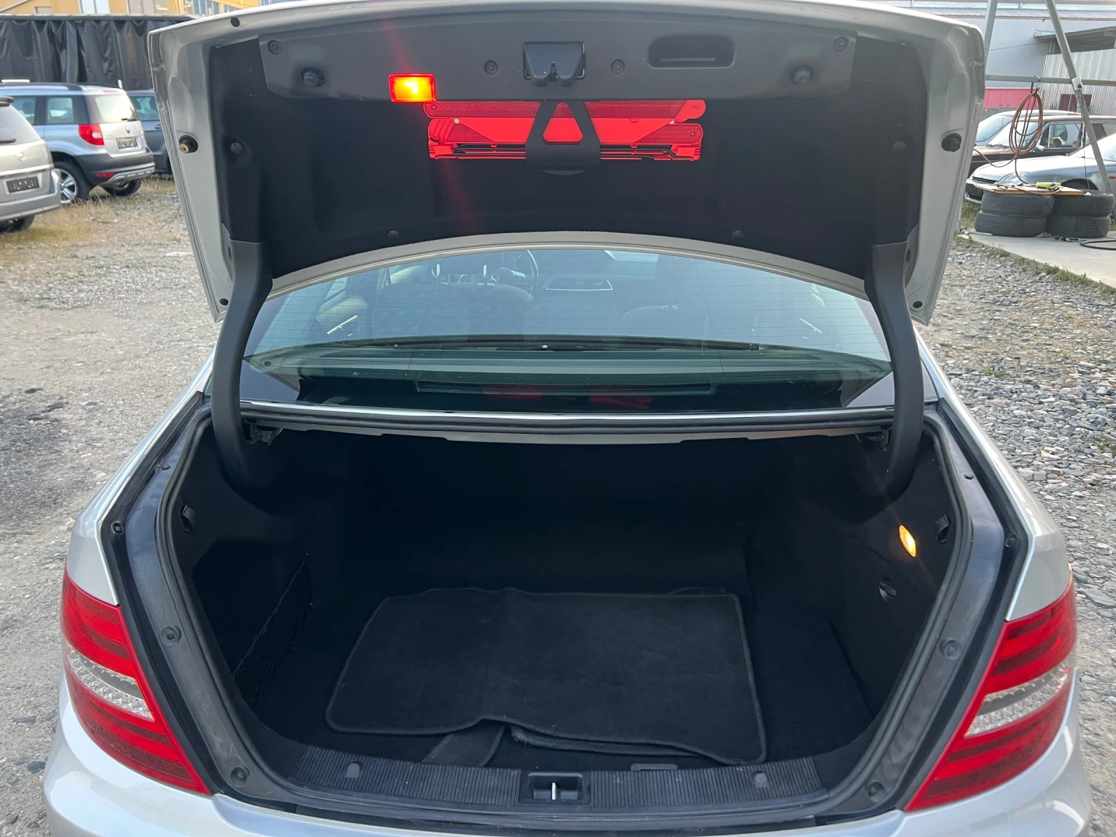 Mercedes-Benz C 200 2.2 CDI BLUE-EFFICENCY/ Автоматик/Нави/Park assist - изображение 9