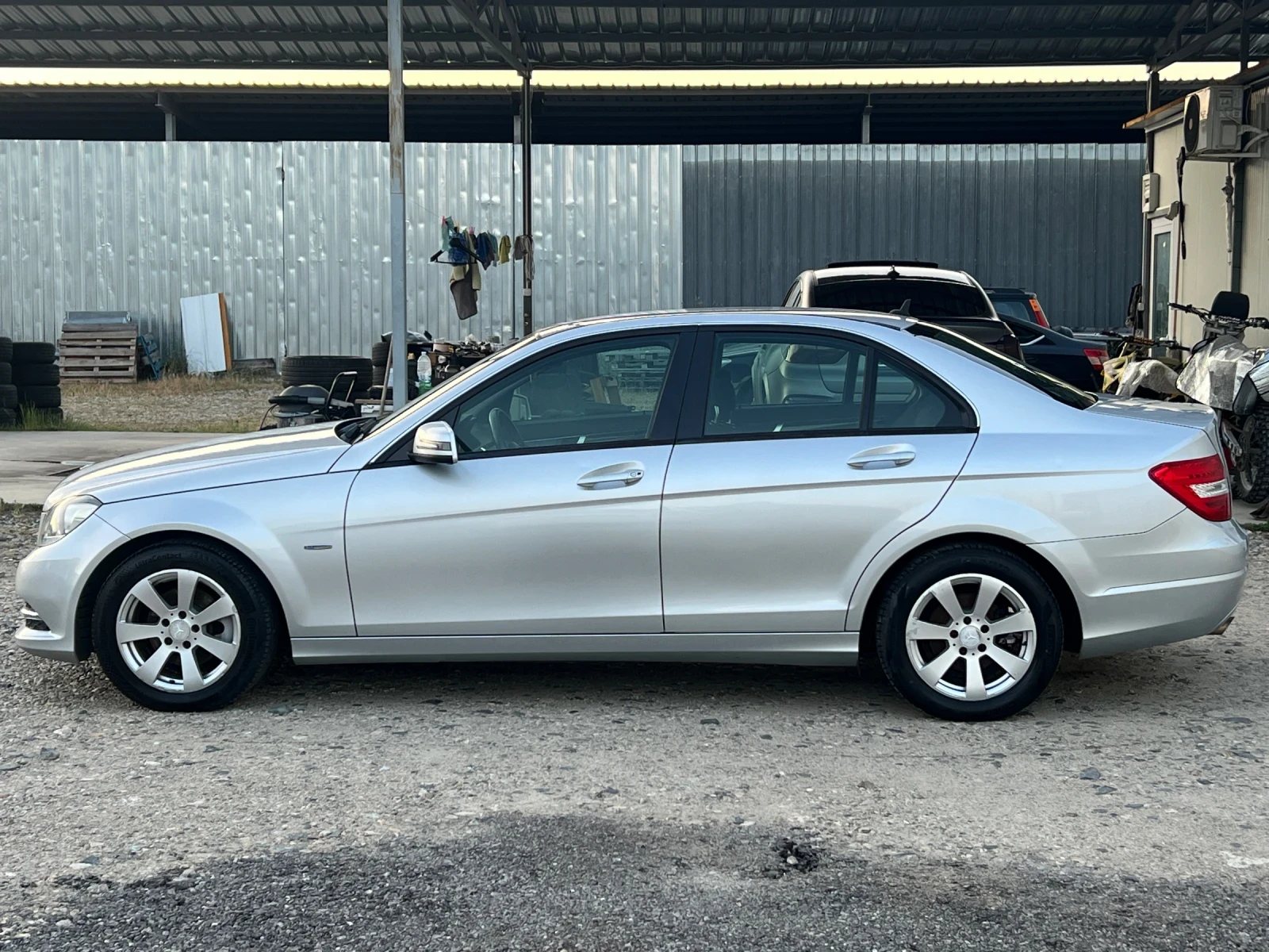 Mercedes-Benz C 200 2.2 CDI BLUE-EFFICENCY/ Автоматик/Нави/Park assist - изображение 8