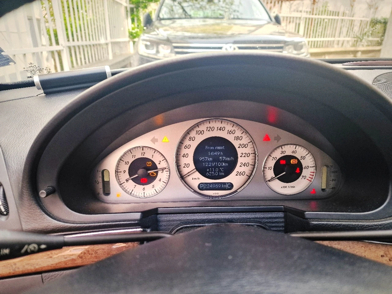 Mercedes-Benz E 350 4-матик, снимка 12 - Автомобили и джипове - 53969304