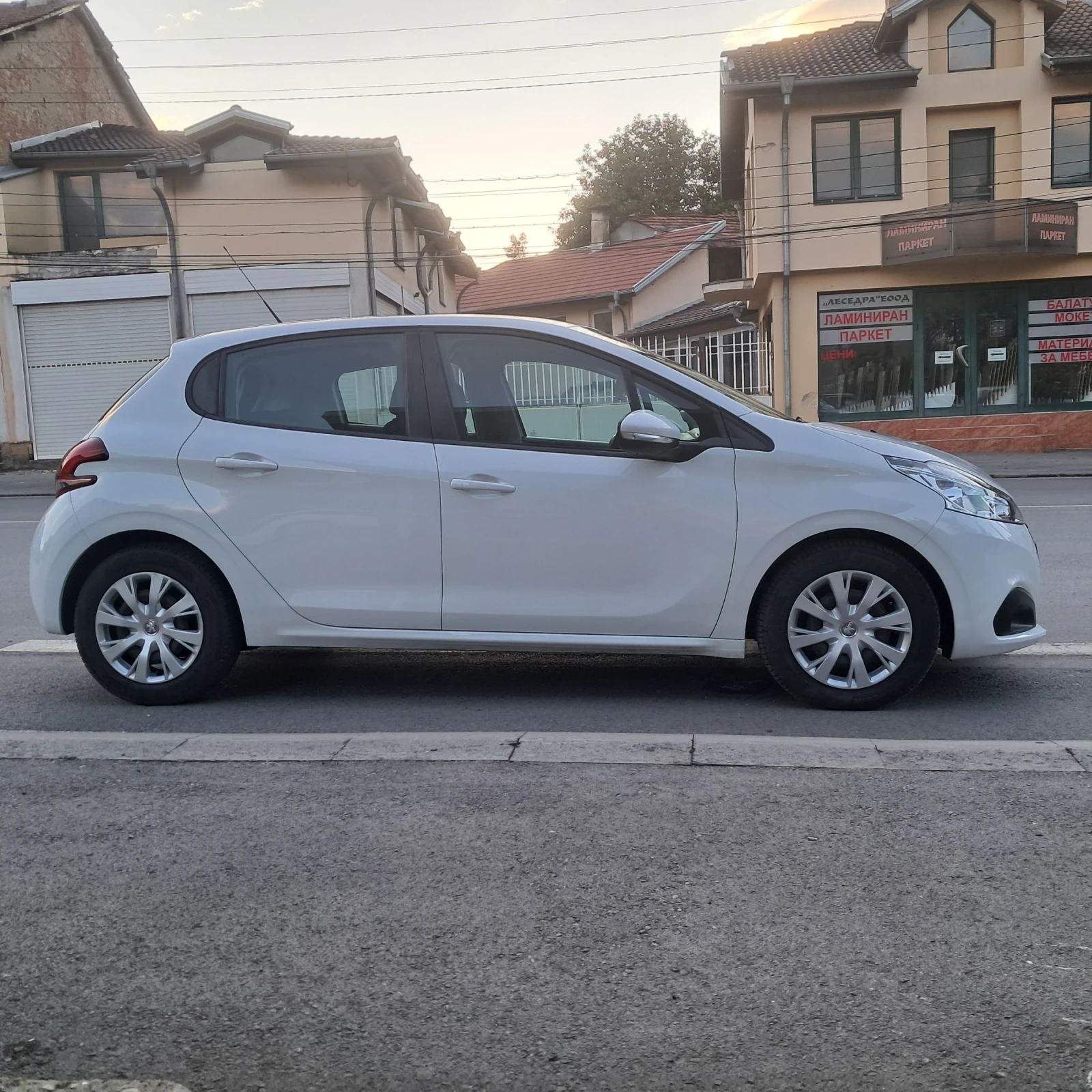 Peugeot 208 1.6 EHDI 82к.с. - изображение 8