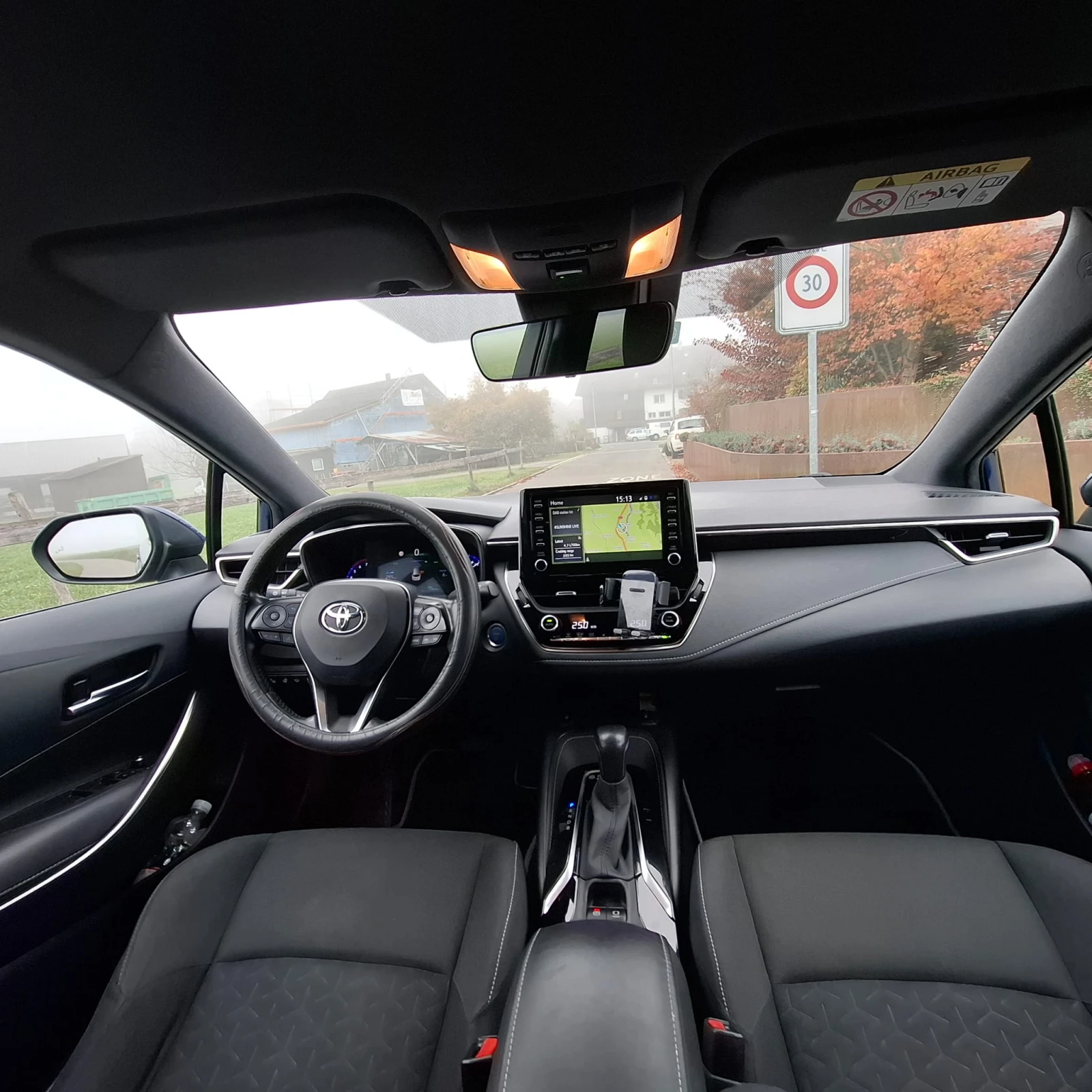 Toyota Corolla TOURING SPORTS 1.8 HYBRID   LUXURY  - изображение 6