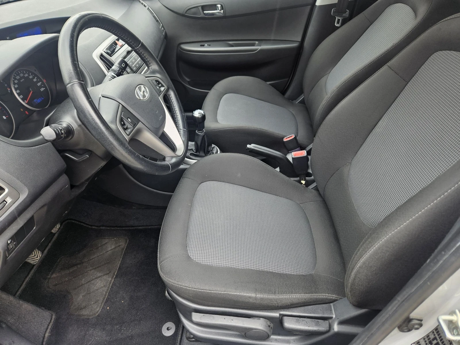 Hyundai I20 1.25 86k.с, снимка 10 - Автомобили и джипове - 54270682