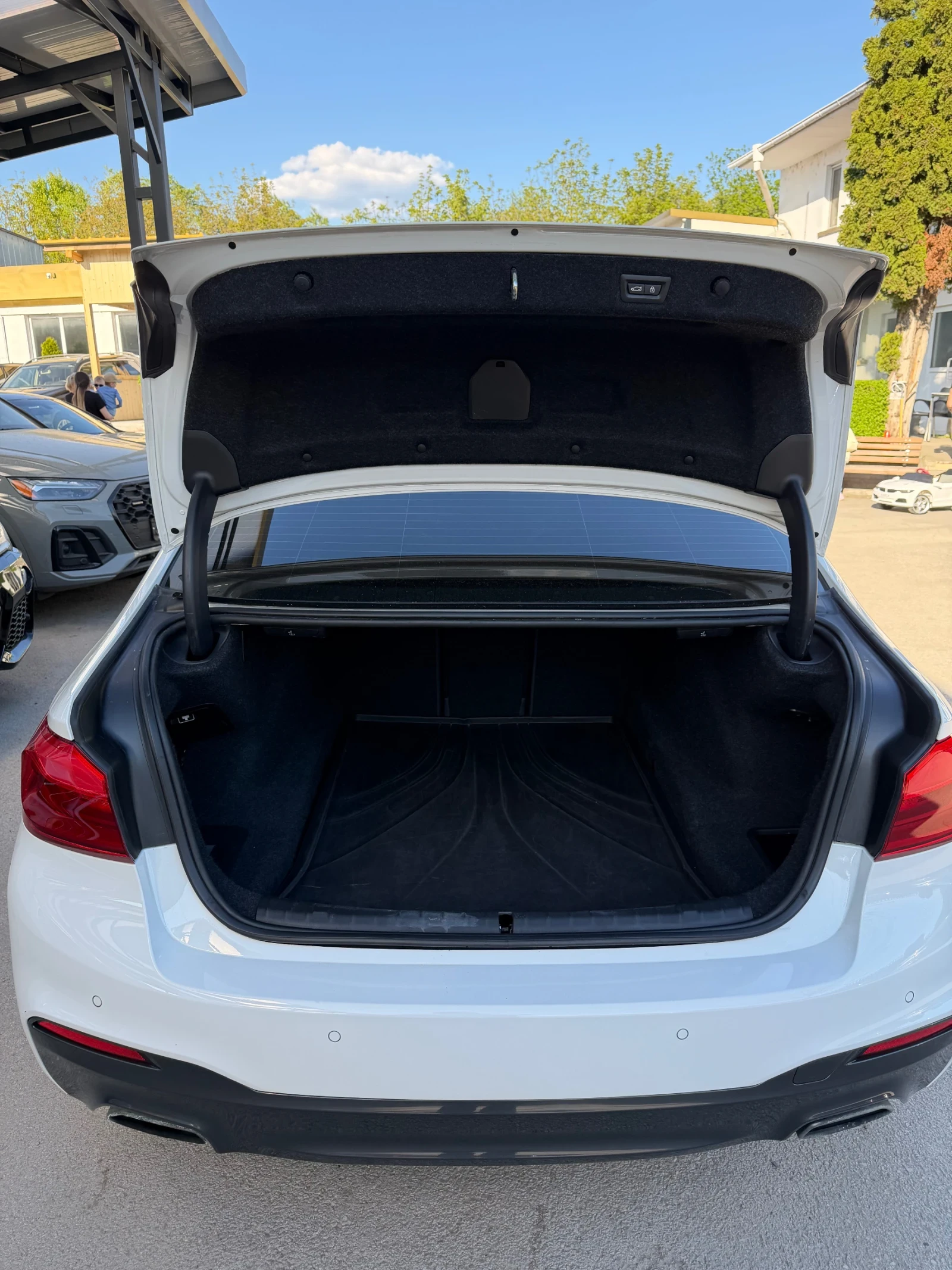 BMW 530 M-pack xDrive, снимка 14 - Автомобили и джипове - 54437629