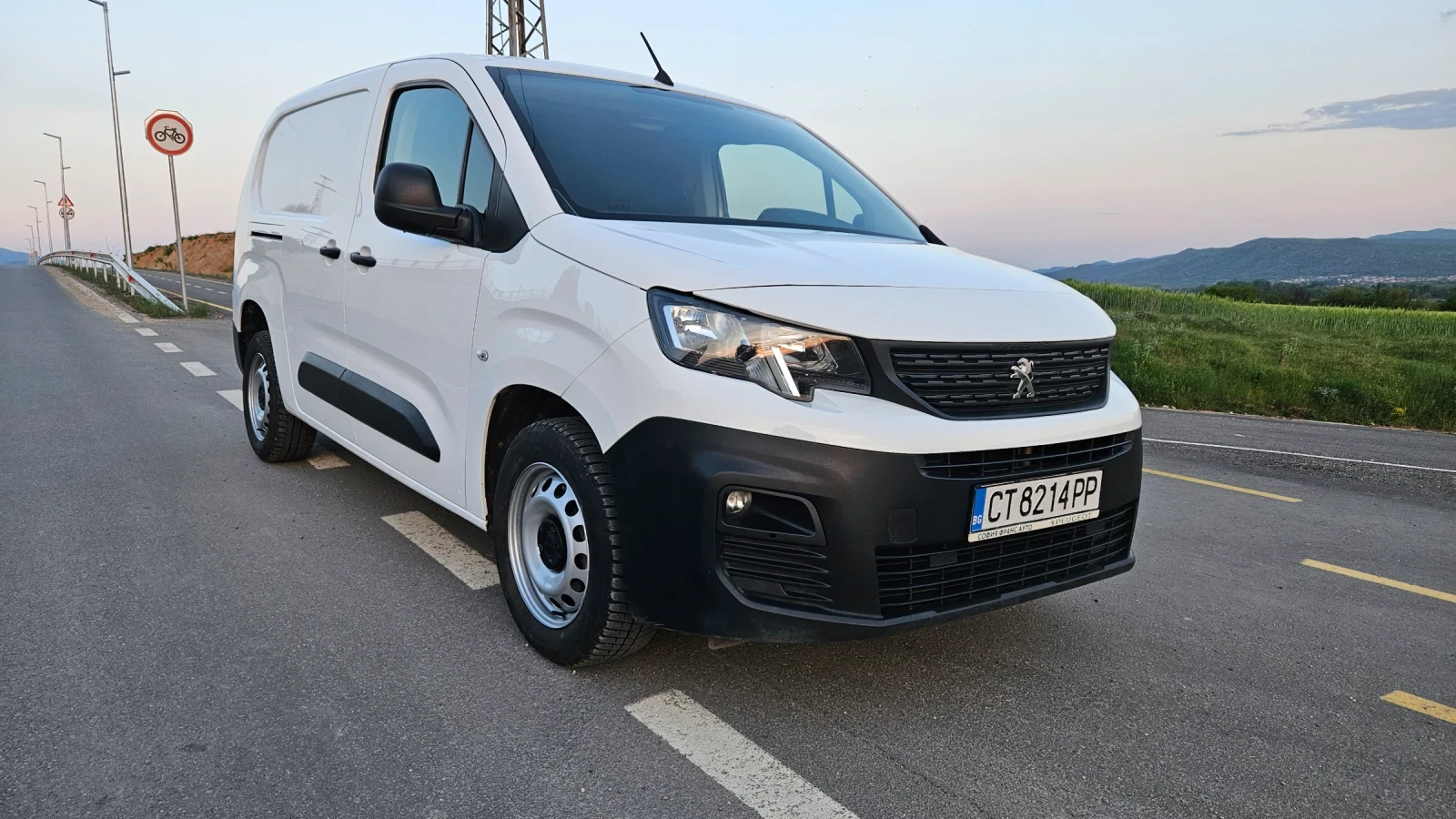 Peugeot Partner 1.5 , снимка 12 - Автомобили и джипове - 54444929
