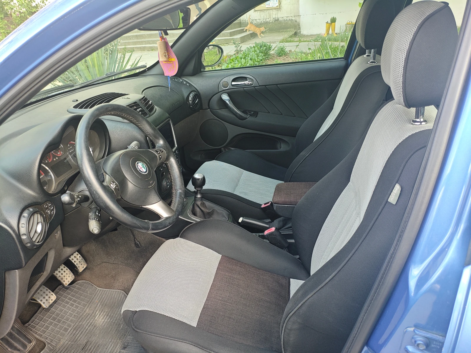 Alfa Romeo 147 1.9 Jtdm 16v blackline, снимка 3 - Автомобили и джипове - 54559490