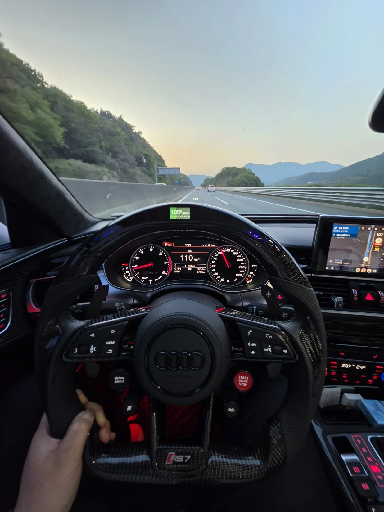 Audi Rs7 HUD* ЕЛ. БАГАЖНИК* ЛЮК* КРАЙНА ЦЕНА, снимка 6 - Автомобили и джипове - 55496044