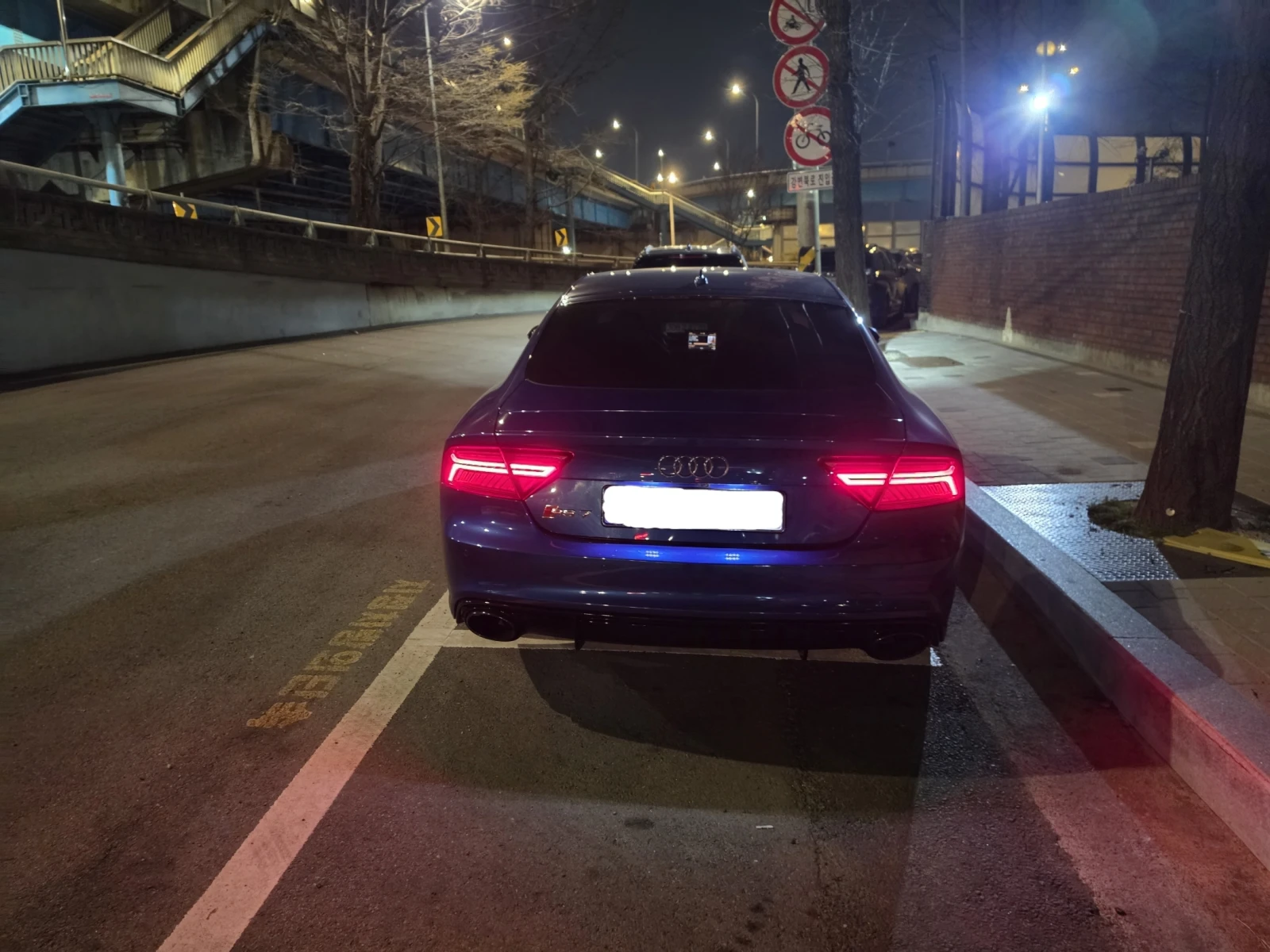 Audi Rs7 HUD* ЕЛ. БАГАЖНИК* ЛЮК* КРАЙНА ЦЕНА, снимка 2 - Автомобили и джипове - 55496044
