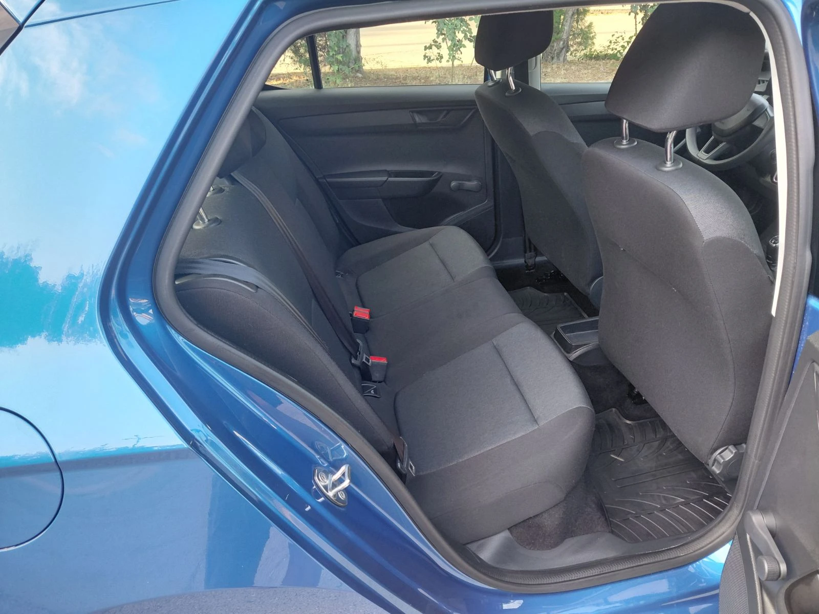 Skoda Fabia 1.0i, снимка 10 - Автомобили и джипове - 55681490
