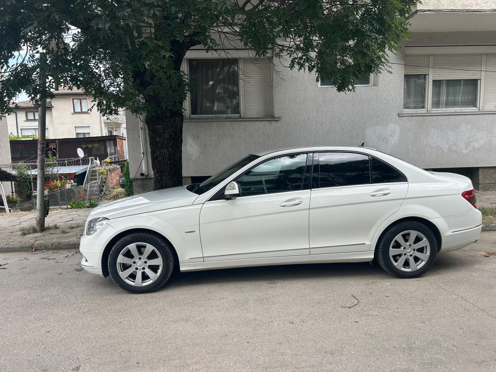 Mercedes-Benz C 220, снимка 4 - Автомобили и джипове - 56040476