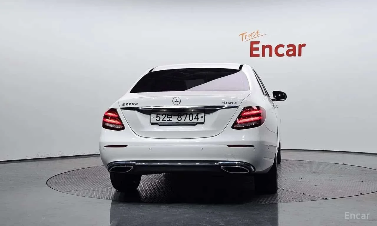 Mercedes-Benz E 220 d 4MATIC Avantgarde * КРАЙНА ЦЕНА ДО БЪЛГАРИЯ, снимка 4 - Автомобили и джипове - 56255900