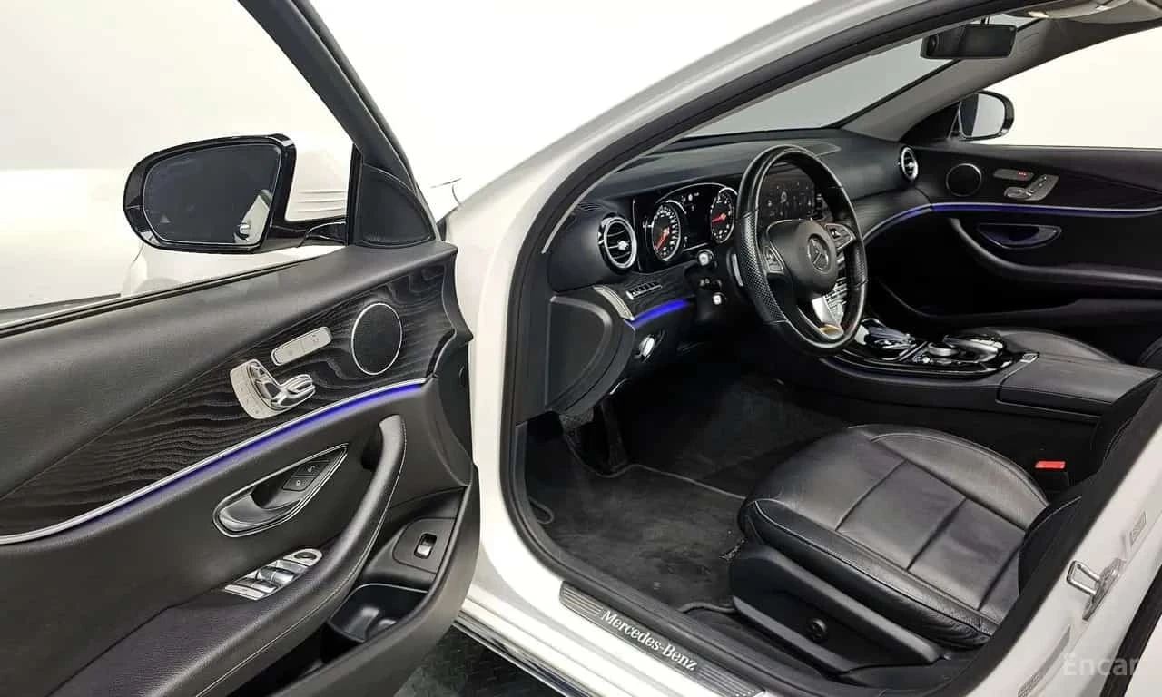 Mercedes-Benz E 220 d 4MATIC Avantgarde * КРАЙНА ЦЕНА ДО БЪЛГАРИЯ, снимка 11 - Автомобили и джипове - 56255900