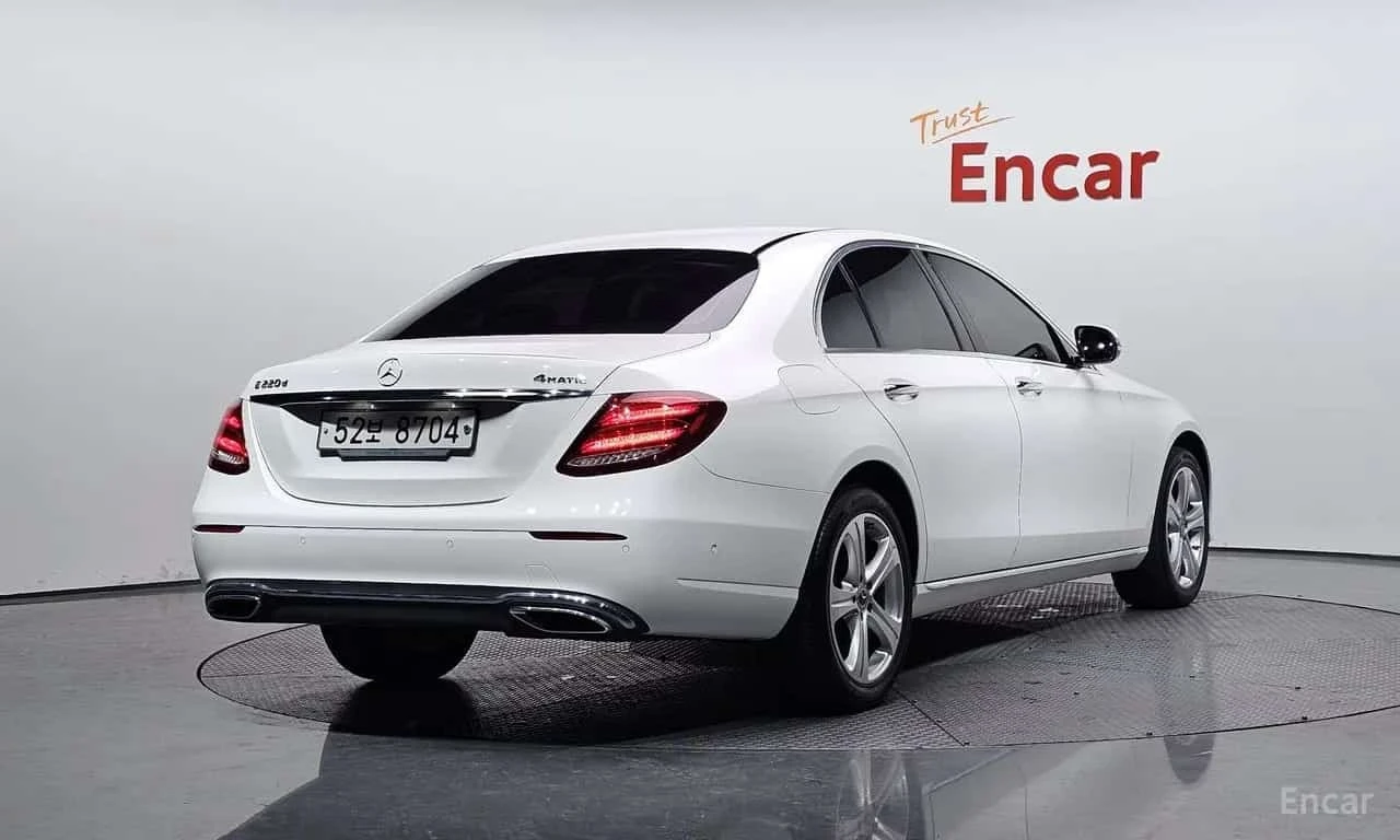 Mercedes-Benz E 220 d 4MATIC Avantgarde * КРАЙНА ЦЕНА ДО БЪЛГАРИЯ, снимка 2 - Автомобили и джипове - 56255900