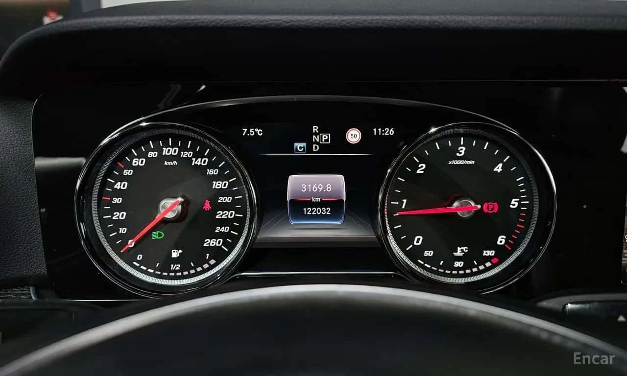 Mercedes-Benz E 220 d 4MATIC Avantgarde * КРАЙНА ЦЕНА ДО БЪЛГАРИЯ, снимка 8 - Автомобили и джипове - 56255900