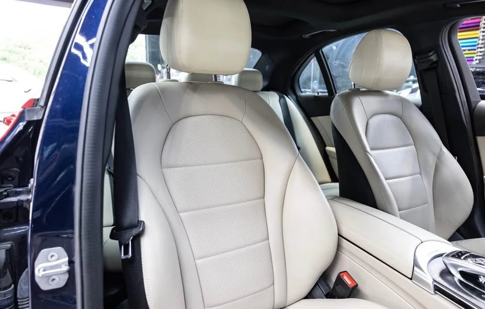Mercedes-Benz C 300 ФОЛИРАН, ОБСЛУЖЕН, ЦЕНА до БГ, снимка 10 - Автомобили и джипове - 56306675