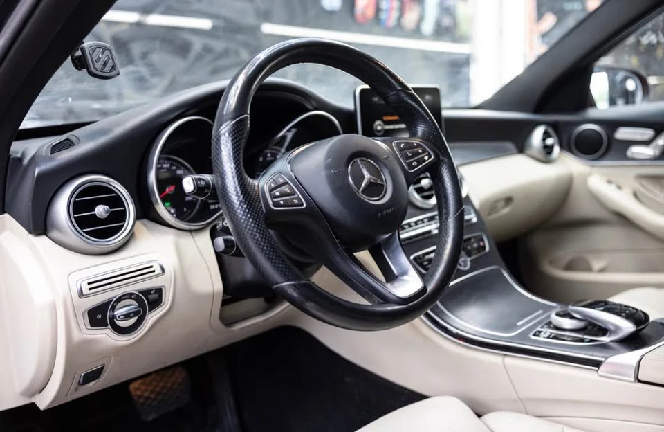 Mercedes-Benz C 300 ФОЛИРАН, ОБСЛУЖЕН, ЦЕНА до БГ, снимка 9 - Автомобили и джипове - 56306675