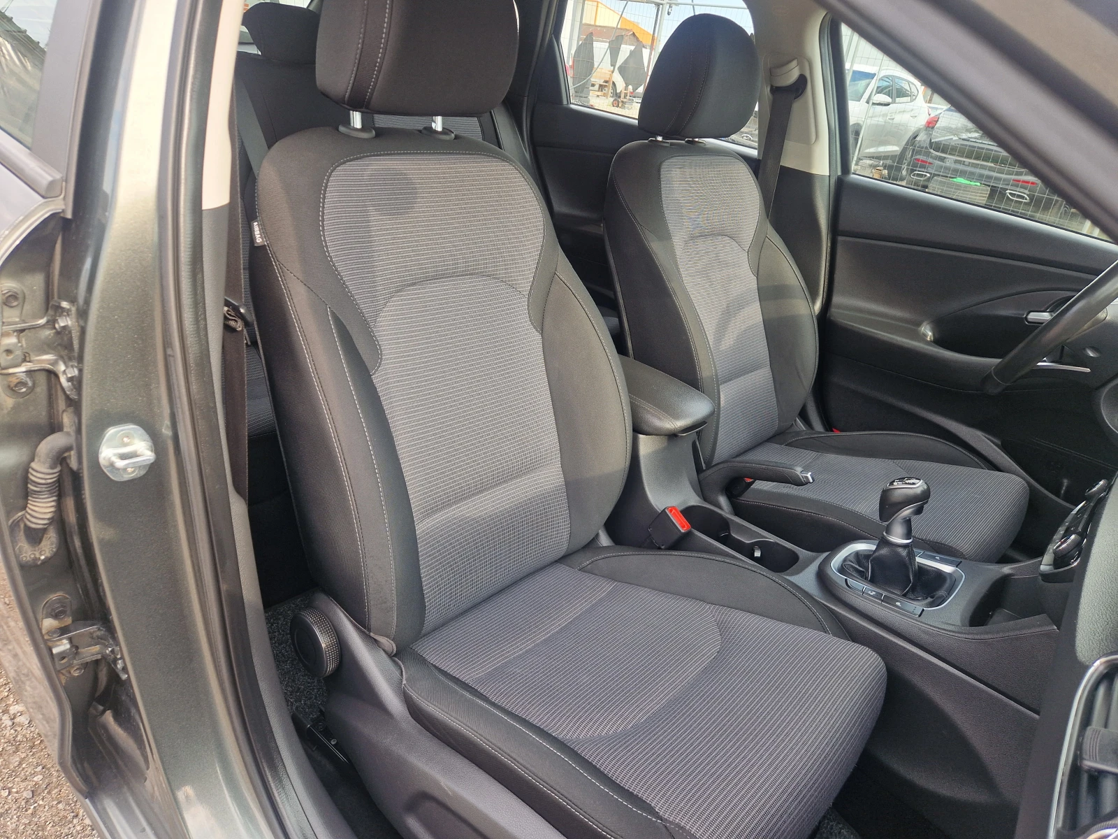 Hyundai I30 1.6 CRDI Select, снимка 12 - Автомобили и джипове - 56434720