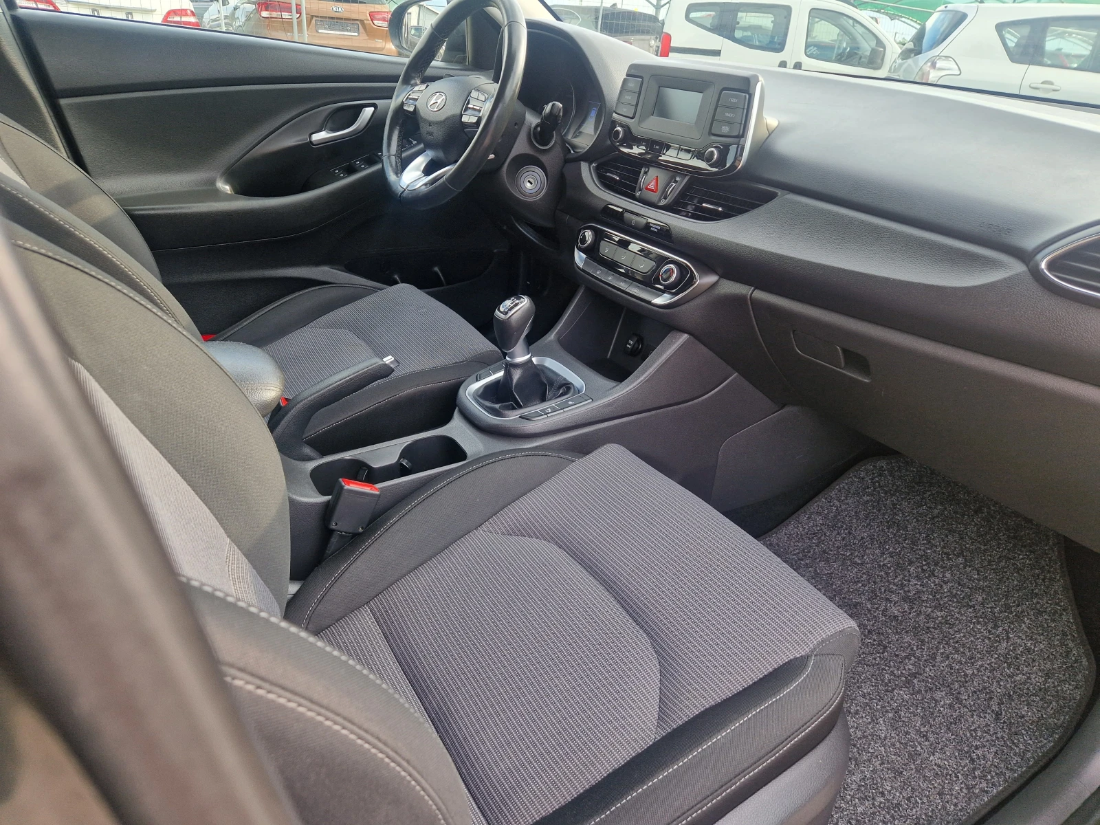 Hyundai I30 1.6 CRDI Select, снимка 11 - Автомобили и джипове - 56434720