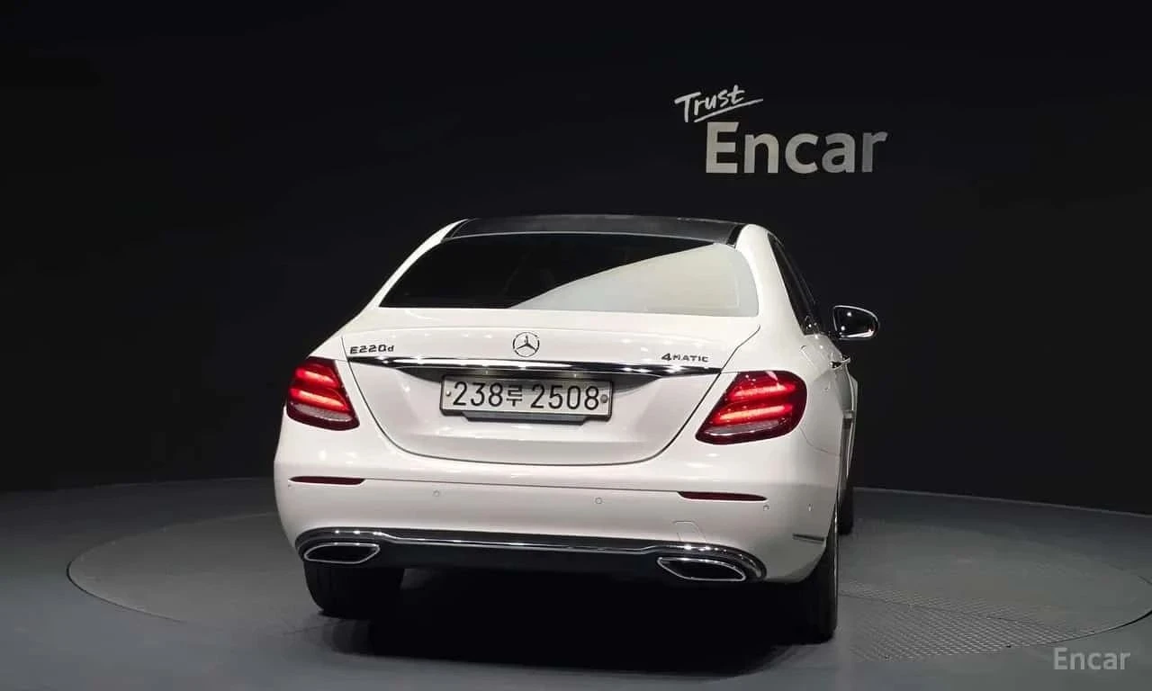 Mercedes-Benz E 220, снимка 4 - Автомобили и джипове - 56689581