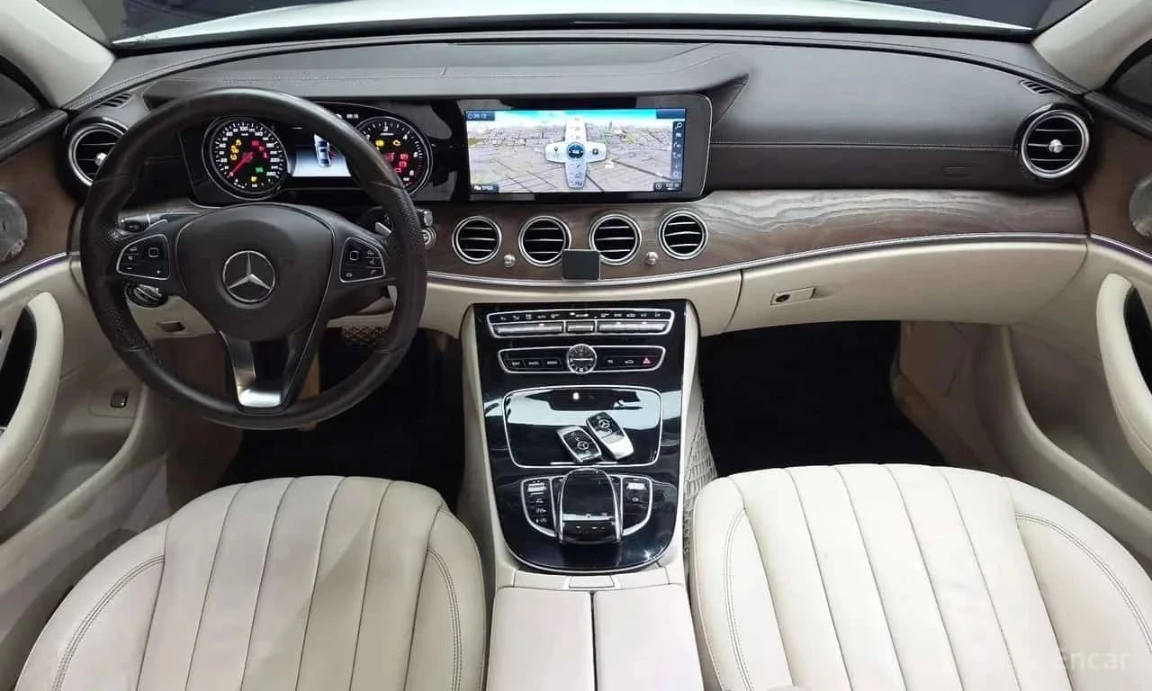 Mercedes-Benz E 220, снимка 7 - Автомобили и джипове - 56689581