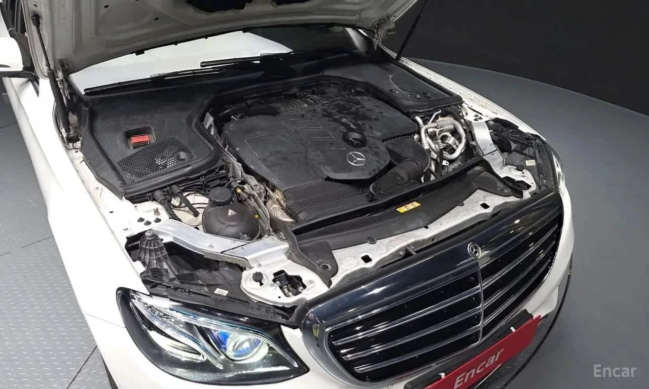 Mercedes-Benz E 220, снимка 6 - Автомобили и джипове - 56689581