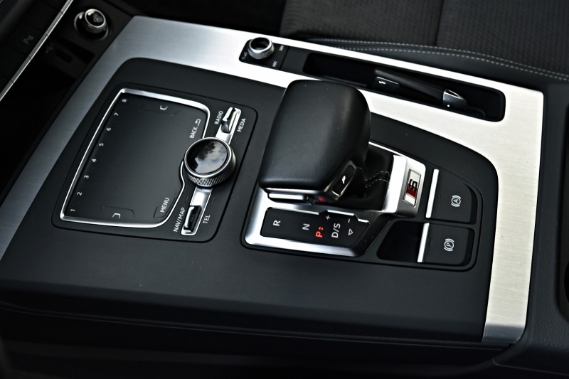 Audi Q5 3XS LINE/Camera/Head up/Massage/Keyless/Matrix, снимка 12 - Автомобили и джипове - 46246144