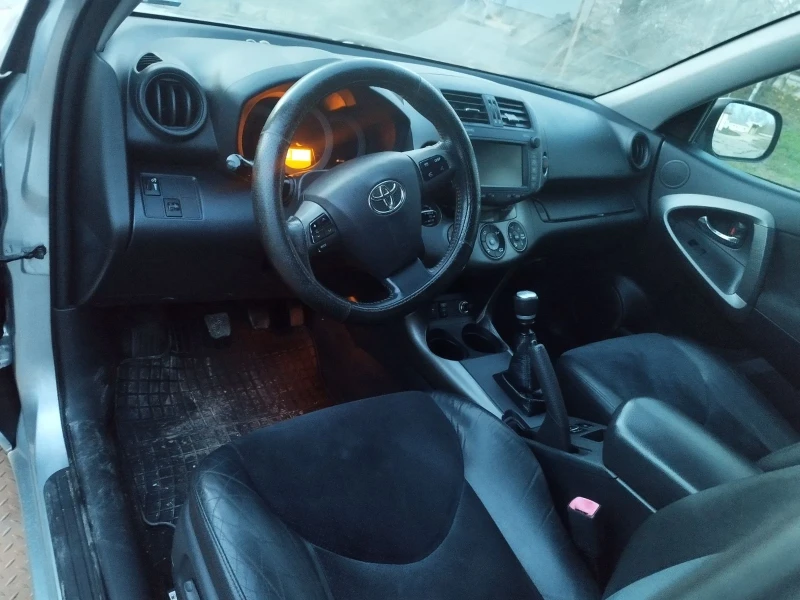 Toyota Rav4 2.2, снимка 6 - Автомобили и джипове - 52555038