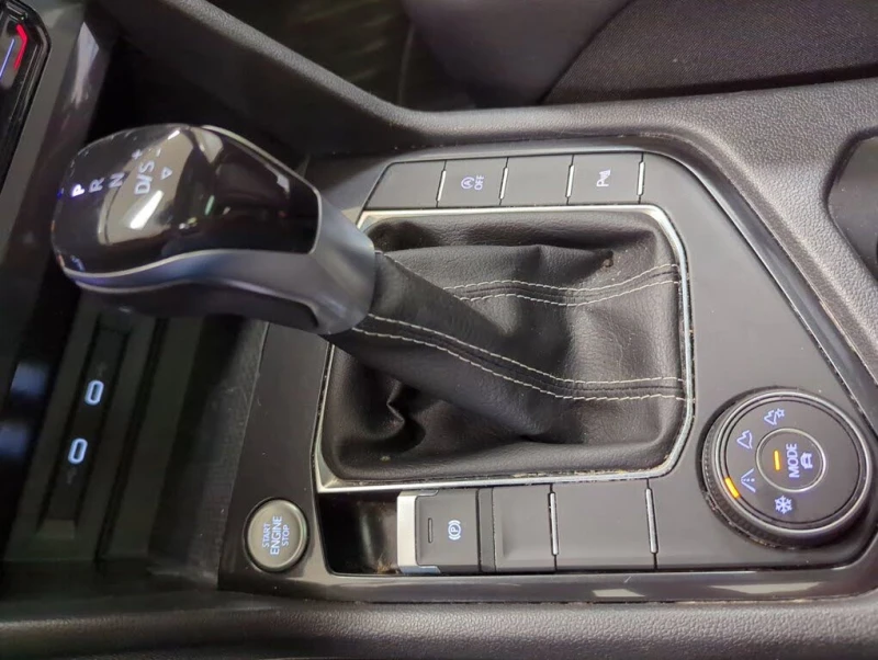 VW Tiguan R-LINE BLACK* 4MOTION* ПОДГРЕВ* ПАНОРАМА* ПОДГРЕВ, снимка 15 - Автомобили и джипове - 52629473