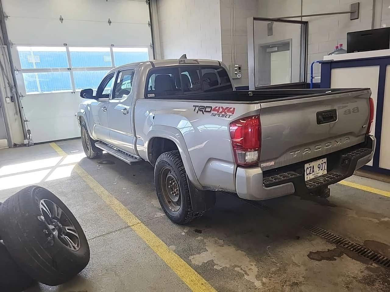 Toyota Tacoma SR5 CREW CAB LONG BED /CARFAX/ 4х4/+ Гуми и Джанти, снимка 4 - Автомобили и джипове - 53715253