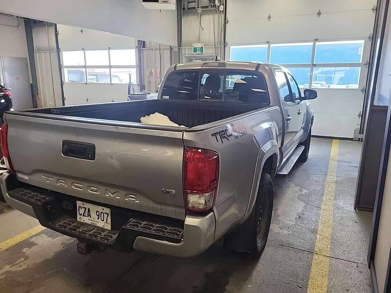 Toyota Tacoma SR5 CREW CAB LONG BED /CARFAX/ 4х4/+ Гуми и Джанти, снимка 3 - Автомобили и джипове - 53715253