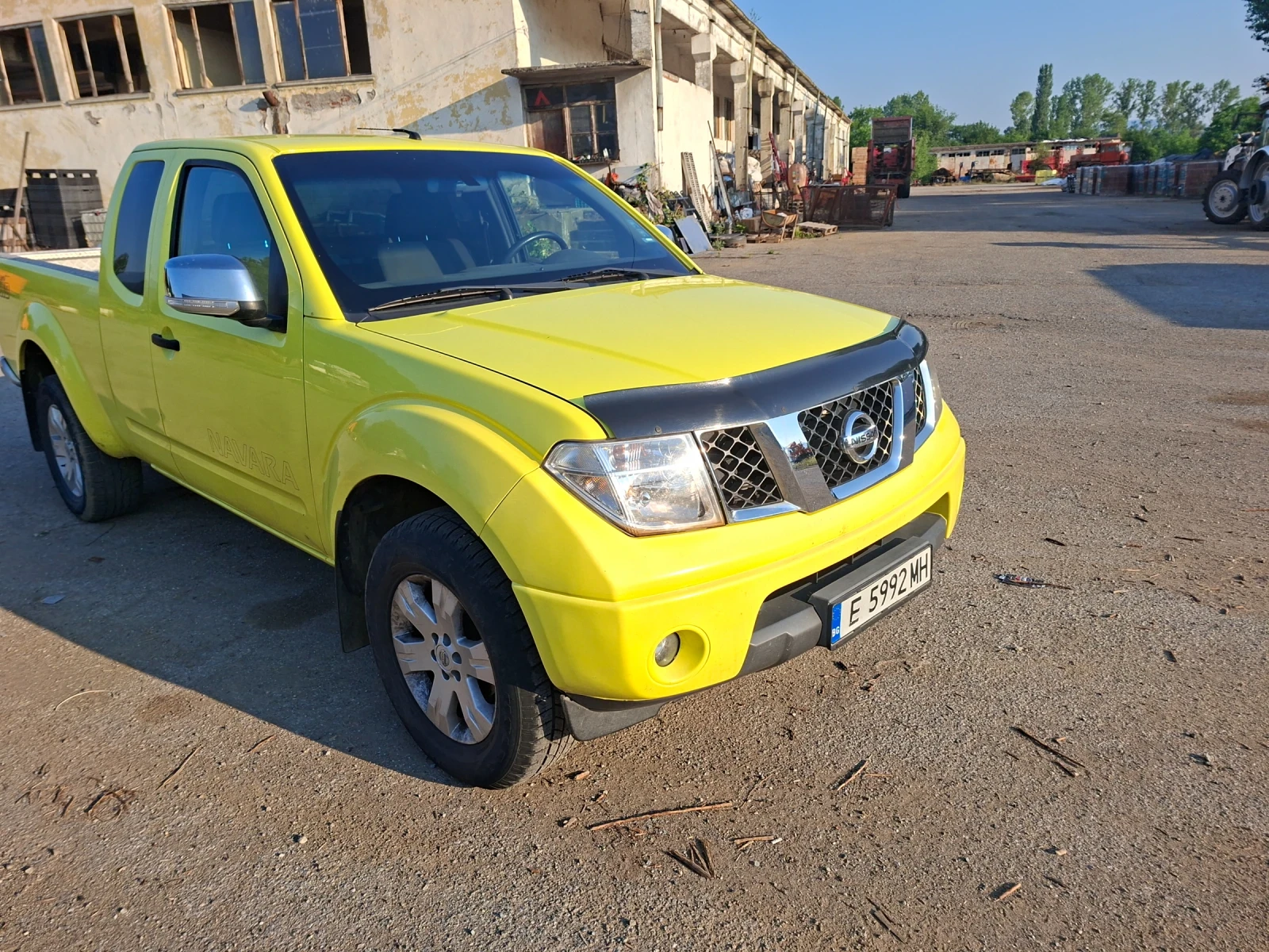 Nissan Navara, снимка 15 - Автомобили и джипове - 55072474