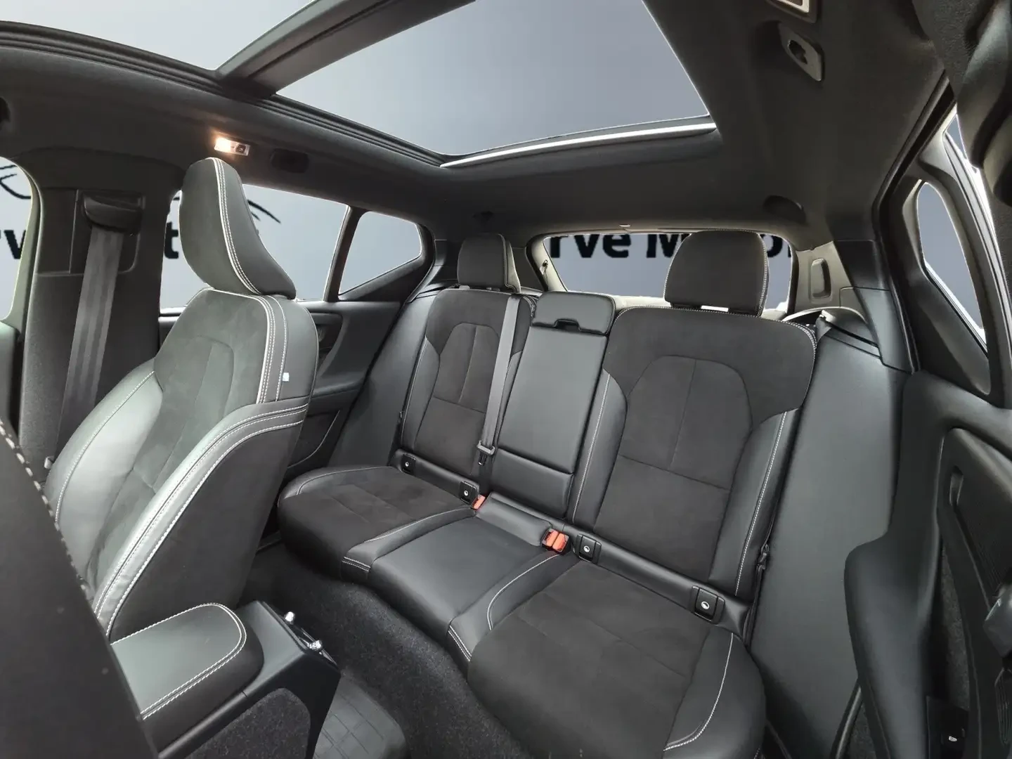 Volvo XC40 R* DESIGN* ЕДИН* СОБСТВЕНИК* 360КАМЕРА* ПАНОРАМА* , снимка 14 - Автомобили и джипове - 55604733