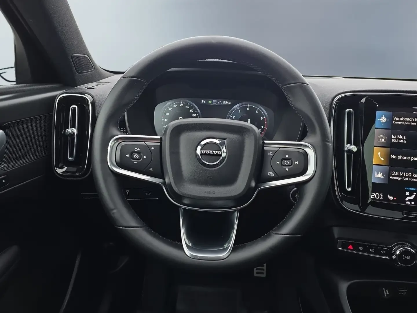 Volvo XC40 R* DESIGN* ЕДИН* СОБСТВЕНИК* 360КАМЕРА* ПАНОРАМА* , снимка 8 - Автомобили и джипове - 55604733