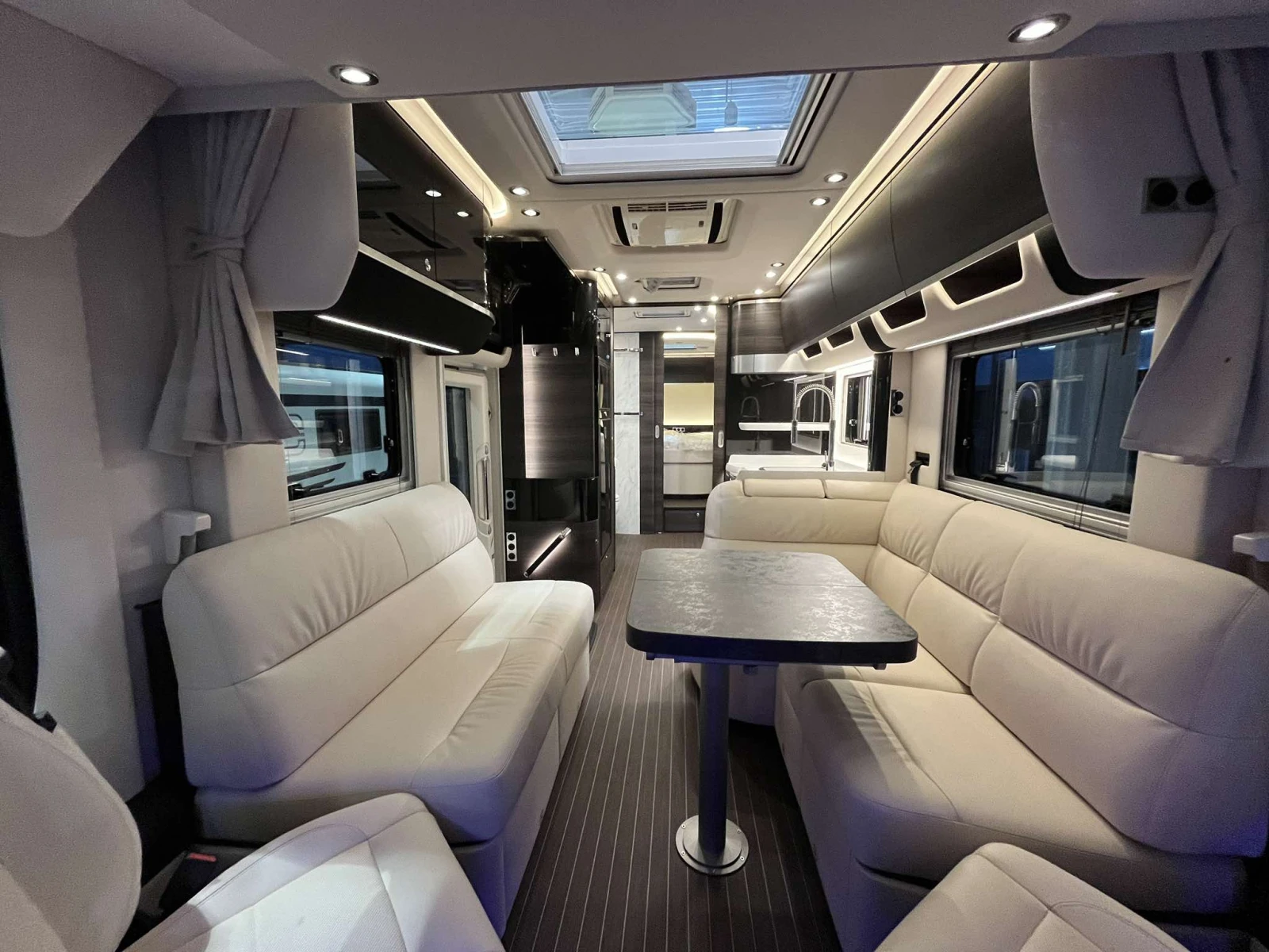 Кемпер Concorde Charisma FULL 207к.с. АТ8 Iveco - изображение 3