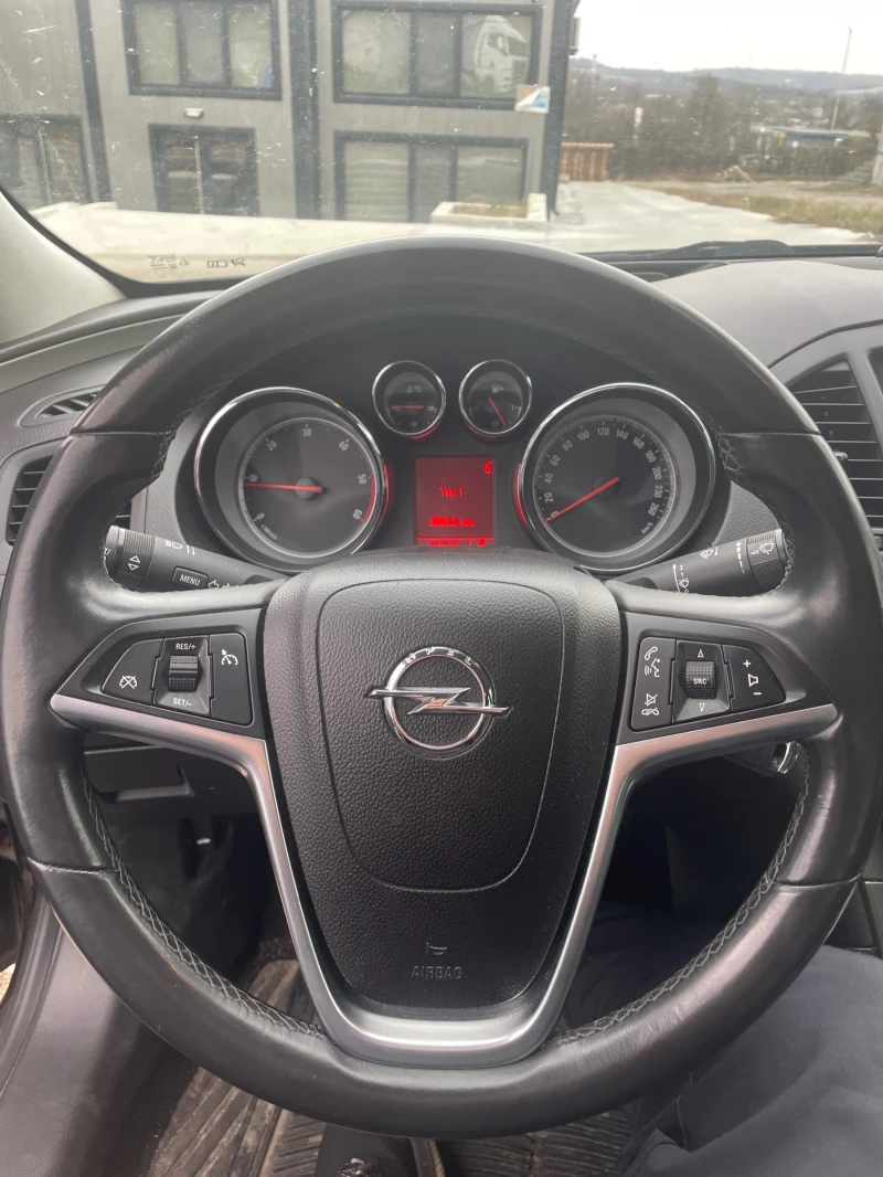 Opel Insignia, снимка 6 - Автомобили и джипове - 48181054