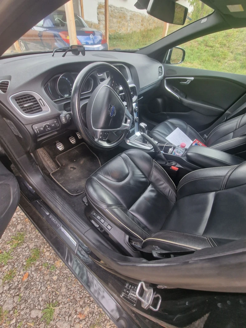 Volvo V40, снимка 8 - Автомобили и джипове - 52508047
