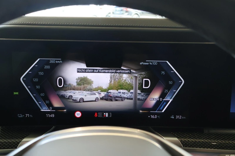 BMW i7 xDrive60/THEATRE SCREEN/CARBON/B&W/ICONIC GLOW/360, снимка 10 - Автомобили и джипове - 52623696