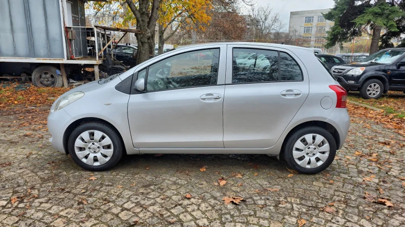 Toyota Yaris 1.0i 69k.c., снимка 7 - Автомобили и джипове - 52661854