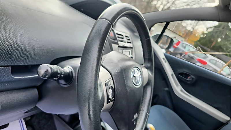 Toyota Yaris 1.0i 69k.c., снимка 12 - Автомобили и джипове - 52661854