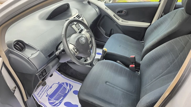 Toyota Yaris 1.0i 69k.c., снимка 9 - Автомобили и джипове - 52661854